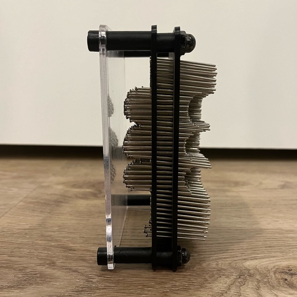 FREE WITH PURCHASE 3D Pin Art Toy - Picture 5 of 7